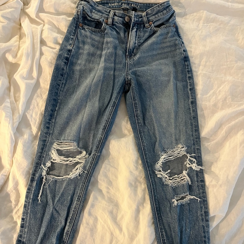 NWOT American eagle strigid mom jeans